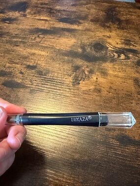 LUXAZA Black Crystal-Cap Lip Brush